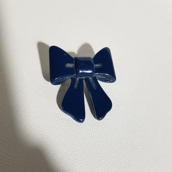 Vintage blue bow brooch (looks green under black light) - Picture 7 of 11